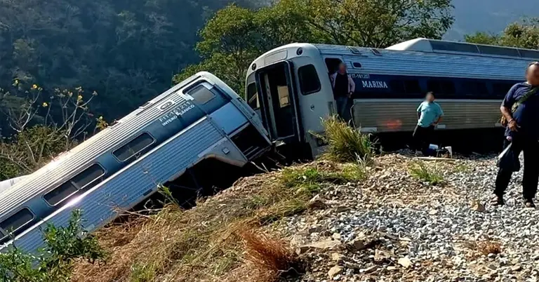 মেক্সিকোতে যাত্রীবাহী ট্রেন লাইনচ্যুত